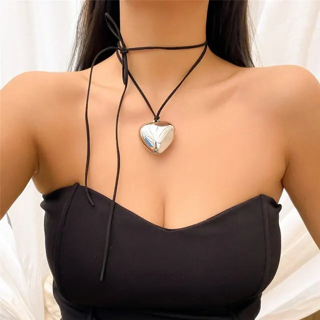 Exaggerated Black Velvet Big Heart Pendant Choker Necklace