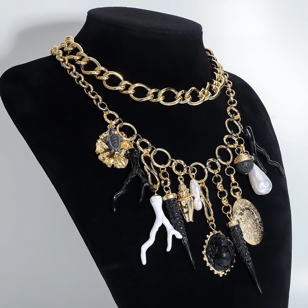 Golden Icons – 2-in-1 Necklace Set with Medals, Pearls & Coral Details
