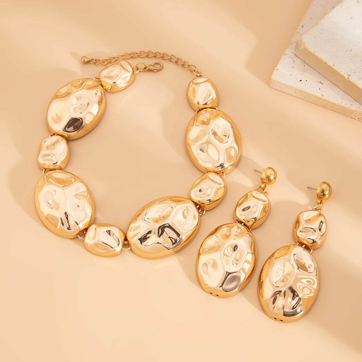 Retro Silver Oval Pendant Jewelry Set