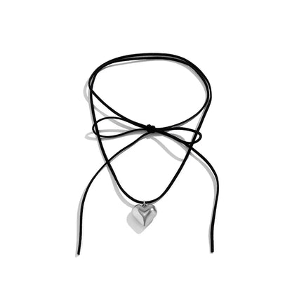Exaggerated Black Velvet Big Heart Pendant Choker Necklace