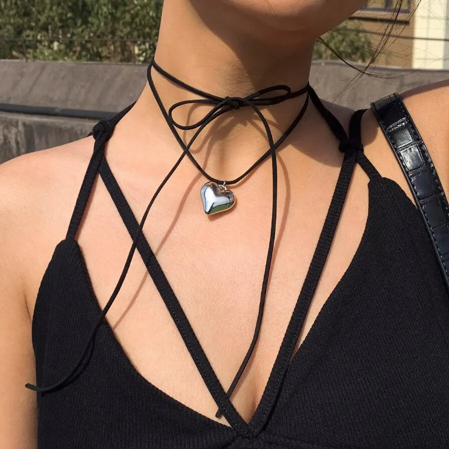 Exaggerated Black Velvet Big Heart Pendant Choker Necklace