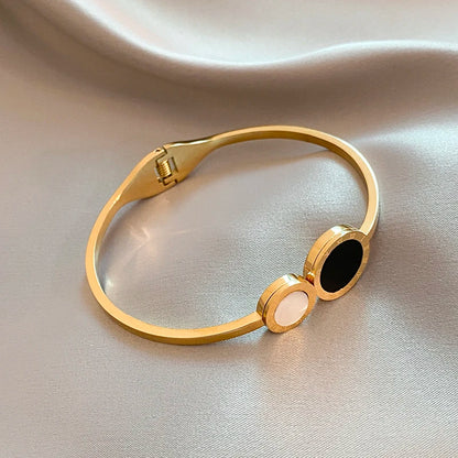 Classic Roman Round Gold Bracelet