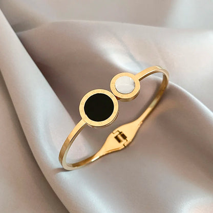 Classic Roman Round Gold Bracelet