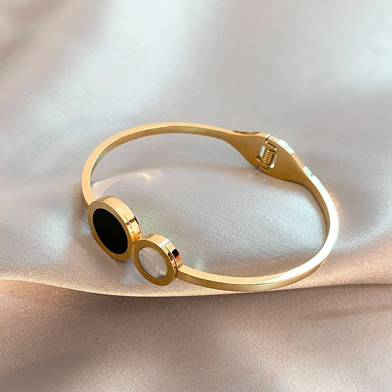 Classic Roman Round Gold Bracelet