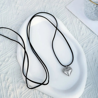 Exaggerated Black Velvet Big Heart Pendant Choker Necklace