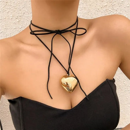 Exaggerated Black Velvet Big Heart Pendant Choker Necklace