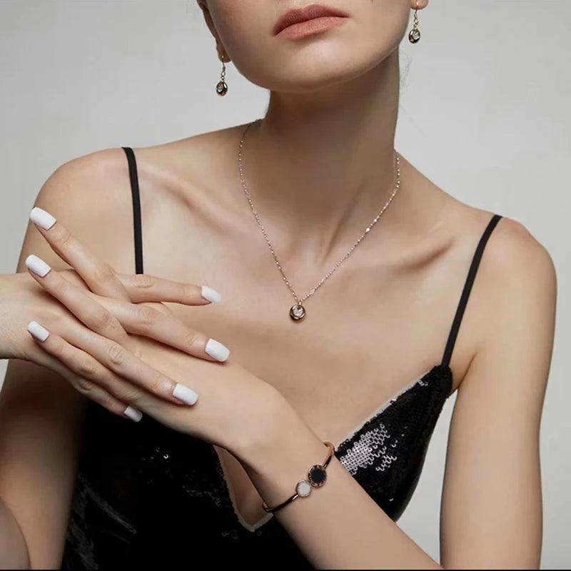 Classic Roman Round Gold Bracelet